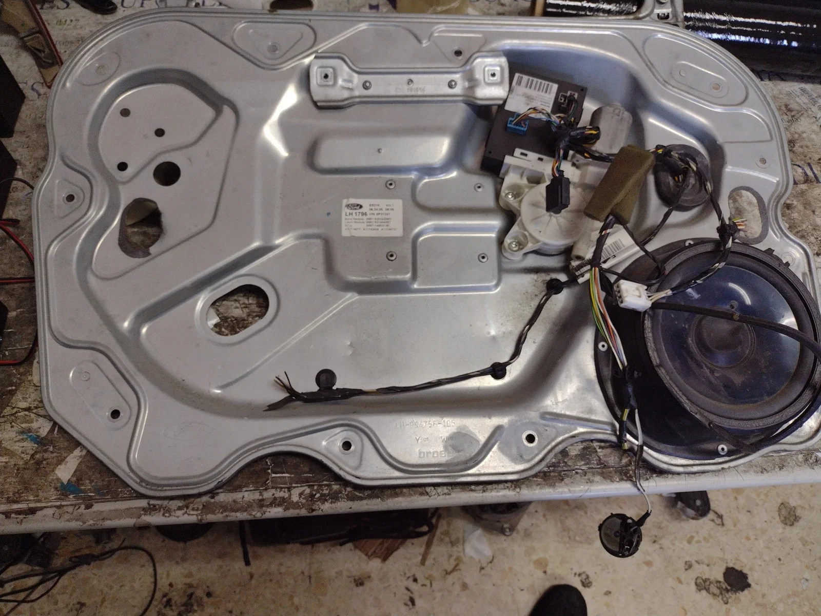 Foto de ELEVALUNAS TRASERO IZQUIERDO FORD FOCUS BERLINA (CAP) referencia E521KEOL1