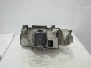 Foto de FARO DERECHO VOLKSWAGEN POLO III (6N1) 1.4 16V (101 CV / 74 KW) referencia 96249600 foto 4
