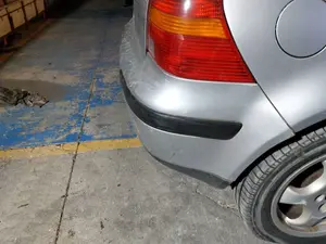 Foto de PARAGOLPES TRASERO VOLKSWAGEN GOLF IV BERLINA (1J1)(10.1997) foto 3