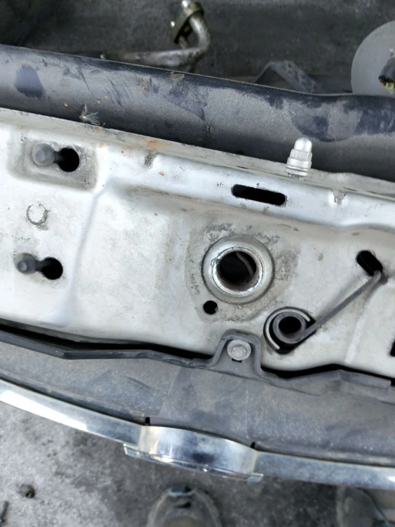 Foto de CERRADURA CAPO OPEL CORSA C 1.2 16V CAT (Z 12 XE / LW4) (75 CV / 55 KW)