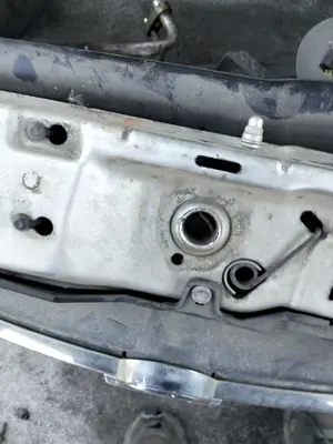 Foto de CERRADURA CAPO OPEL CORSA C 1.2 16V CAT (Z 12 XE / LW4) (75 CV / 55 KW)