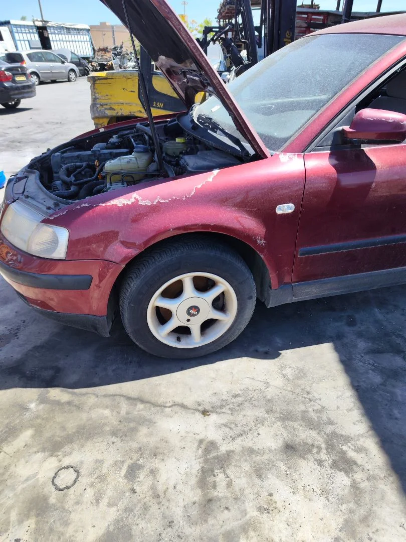 Foto de ALETA DELANTERA IZQUIERDA VOLKSWAGEN PASSAT BERLINA (3B2) 1.9 TDI (110 CV / 81 KW) referencia 3B0821105C