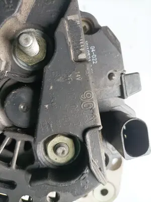 Foto de ALTERNADOR VOLKSWAGEN GOLF IV BERLINA (1J1)(10.1997) referencia 028903028D foto 4