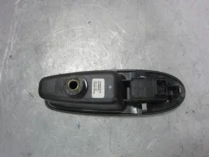 Foto de MANDO ELEVALUNAS TRASERO IZQUIERDO FIAT 500L (330) 1.3 16V JTD CAT (84 CV / 62 KW) referencia 7355551570 foto 2