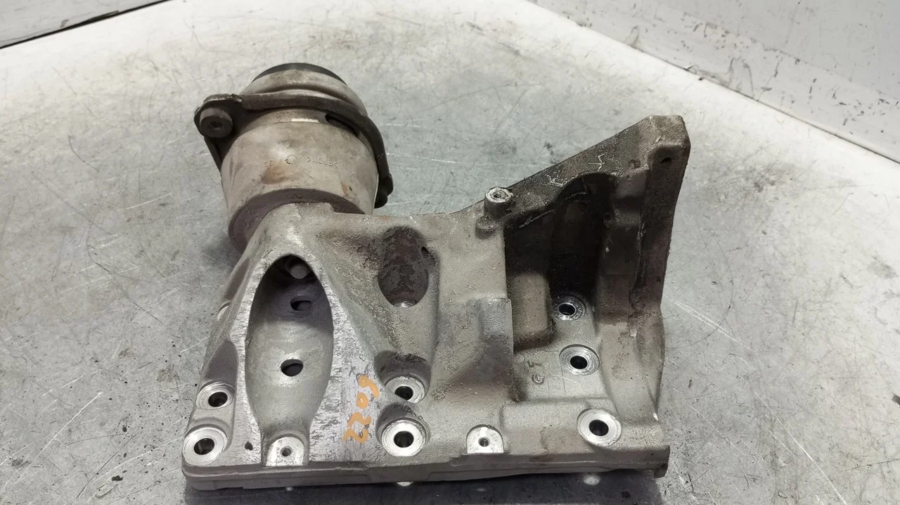 Foto de SOPORTE MOTOR PORSCHE CAYENNE (TIPO 92A) 4.8 V8 CAT (400 CV / 294 KW) referencia 94837504903