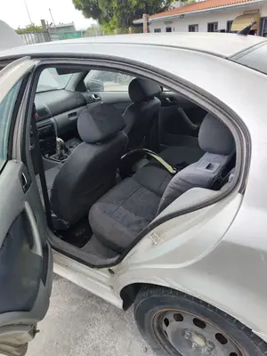 Foto de GOMAS CONTORNO PUERTA SKODA OCTAVIA BERLINA (1U2) 1.9 TDI (90 CV / 66 KW) referencia 5E5867367