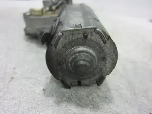 Foto de MOTOR LIMPIA DELANTERO VOLKSWAGEN GOLF III (1H1)(11.1991) 1.9 TDI (90 CV / 66 KW) foto 3