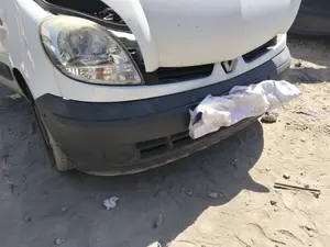 Foto de PARAGOLPES DELANTERO RENAULT KANGOO I (F/KC0) 1.9 dCi Diesel CAT (84 CV / 62 KW)
