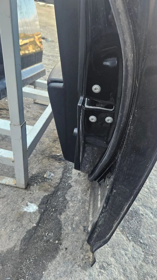 Foto de CERRADURA PUERTA DELANTERA DERECHA TOYOTA AVENSIS CROSS SPORT (T27) 1.8 16V CAT (147 CV / 108 KW) referencia 6903005131