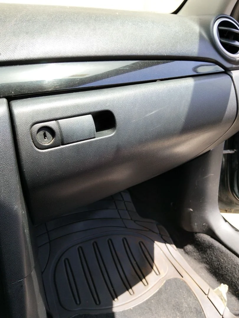 Foto de GUANTERA MAZDA 3 BERLINA (BK) 1.6 16V CAT (105 CV / 77 KW)