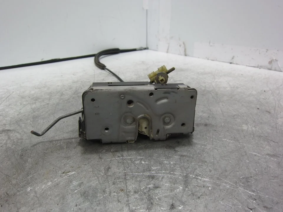 Foto de CERRADURA PUERTA DELANTERA DERECHA OPEL CORSA D 1.3 16V CDTI (75 CV / 55 KW) referencia 13258274