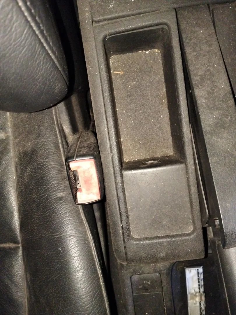 Foto de ENGANCHE CINTURON DELANTERO DERECHO AUDI ALLROAD QUATTRO QUATTRO (4B5)