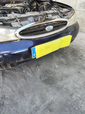 Foto de REJILLA DELANTERA FORD MONDEO BERLINA (GD) 1.8 Turbodiesel CAT (90 CV / 66 KW) referencia 1031564 foto 2