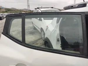 Foto de LUNA TRASERA DERECHA DACIA SANDERO III 1.0 TCE CAT (91 CV / 67 KW) referencia 823008190R