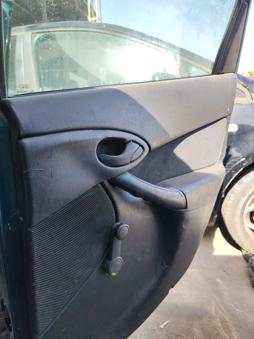 Foto de GUARNECIDO PUERTA TRASERA DERECHA FORD FOCUS BERLINA (CAK) 1.6 16V CAT (101 CV / 74 KW)