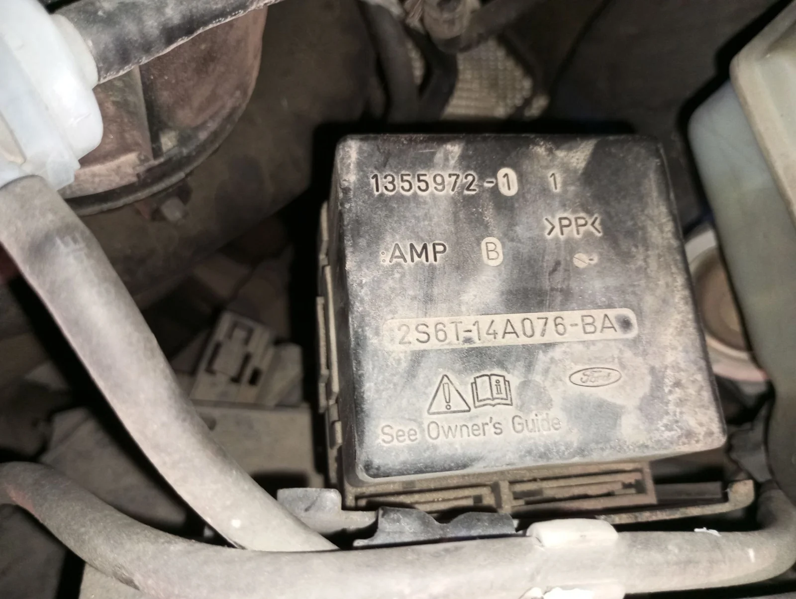 Foto de CAJA RELES / FUSIBLES FORD FIESTA (CBK) 1.4 TDCi CAT (68 CV / 50 KW) referencia 2S6T14A076BA
