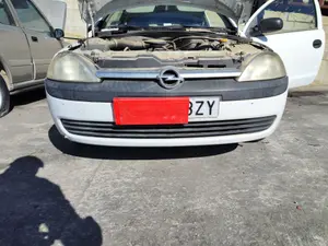 Foto de PARAGOLPES DELANTERO OPEL CORSA C 1.2 16V CAT (Z 12 XE / LW4) (75 CV / 55 KW)