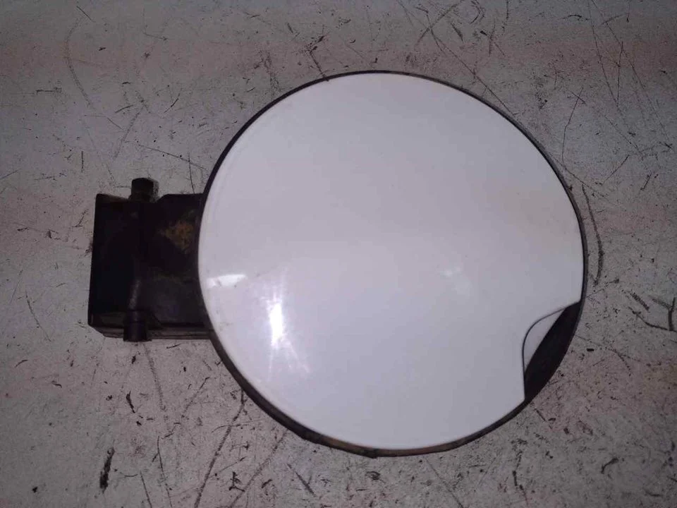 Foto de TAPA EXTERIOR COMBUSTIBLE CITROEN DS3 1.6 e-HDi FAP (92 CV / 68 KW) referencia 9684370580