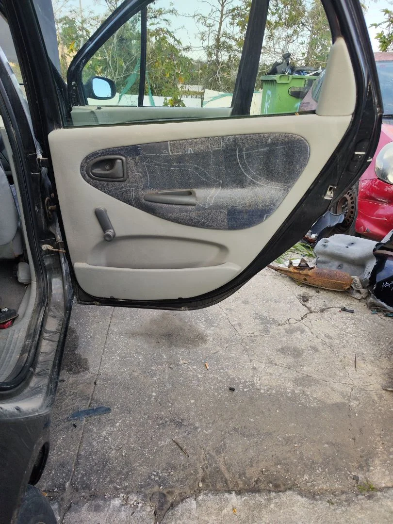 Foto de GUARNECIDO PUERTA TRASERA DERECHA RENAULT SCENIC I (JA...) 1.4 CAT (95 CV / 70 KW) referencia 7700415963