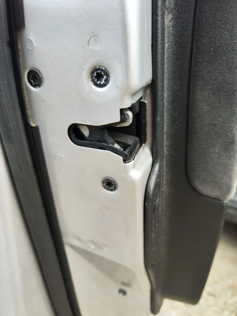 Foto de CERRADURA PUERTA DELANTERA IZQUIERDA VOLVO S80 BERLINA 2.4 CAT (170 CV / 125 KW) referencia 30699746