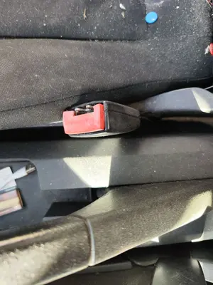 Foto de ENGANCHE CINTURON DELANTERO DERECHO SEAT IBIZA (6L1) 1.9 TDI (101 CV / 74 KW)