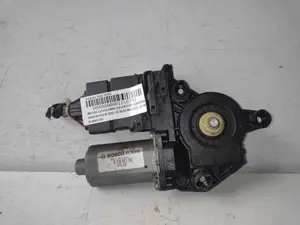 Foto de MOTOR ELEVALUNAS DELANTERO IZQUIERDO VOLKSWAGEN GOLF IV BERLINA (1J1)(10.1997) referencia 0130821767