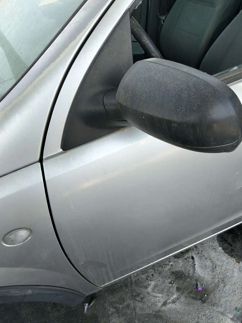 Foto de RETROVISOR IZQUIERDO OPEL CORSA C 1.2 16V CAT (Z 12 XE / LW4) (75 CV / 55 KW)