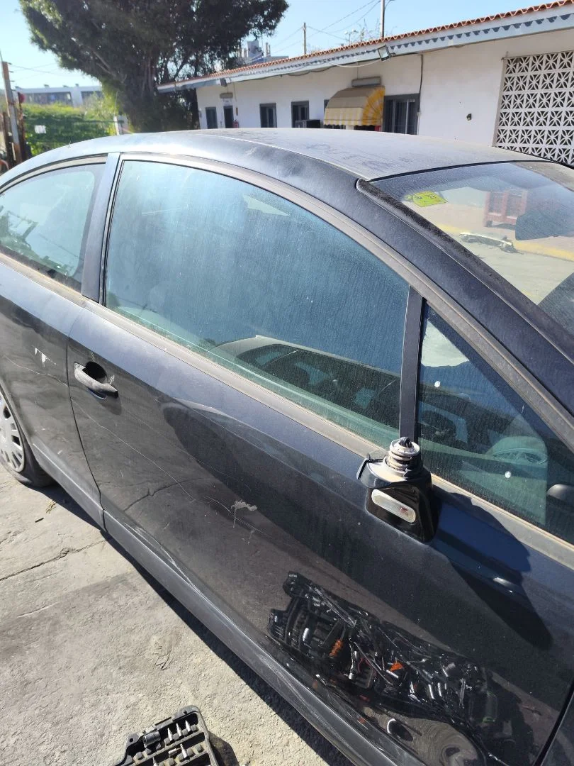 Foto de LUNA DELANTERA DERECHA CITROEN C4 COUPE 1.4 16V (88 CV / 65 KW)