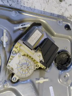 Foto de ELEVALUNAS DELANTERO DERECHO SEAT IBIZA (6L1) referencia 6L4837752DJ foto 6