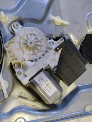 Foto de ELEVALUNAS DELANTERO IZQUIERDO SEAT IBIZA (6L1) referencia 6L4837751 foto 2