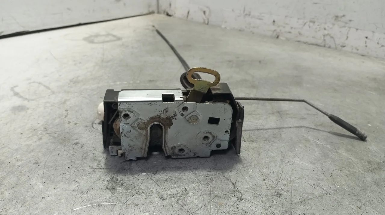 Foto de CERRADURA PUERTA DELANTERA IZQUIERDA MINI MINI (R50,R53) 1.6 16V CAT (90 CV / 66 KW) referencia 0556770