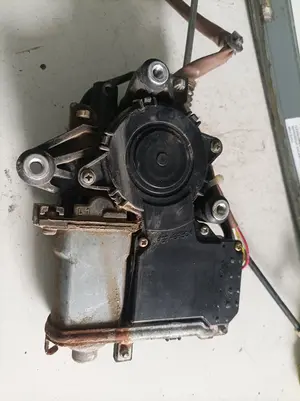 Foto de ELEVALUNAS TRASERO IZQUIERDO MITSUBISHI GALANT FAMILIAR (EA0) 2.5 V6 24V CAT (163 CV / 120 KW) referencia MR215441 foto 3