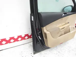Foto de PUERTA DELANTERA IZQUIERDA VOLKSWAGEN PASSAT BERLINA (3C2) 2.0 TDI (140 CV / 103 KW) foto 6