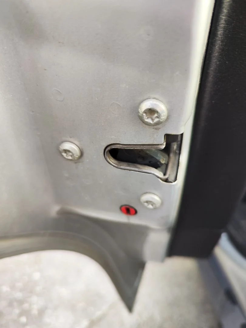 Foto de CERRADURA PUERTA TRASERA IZQUIERDA OPEL ASTRA G BERLINA 1.7 16V DTI CAT (Y 17 DT / LR6) (75 CV / 55 KW) referencia 24414135