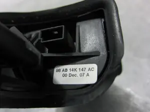 Foto de MANDO MULTIFUNCION FORD FOCUS BERLINA (CAK) 1.6 16V CAT (101 CV / 74 KW) referencia 98AB14K147AC foto 2