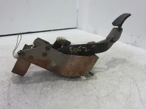 Foto de PEDAL EMBRAGUE MITSUBISHI 3000 GT (Z10) 3.0 Biturbo (286 CV / 210 KW) foto 4