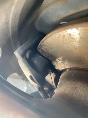 Foto de PINZA DE FRENO TRASERA IZQUIERDA VOLKSWAGEN PASSAT BERLINA (3C2) 2.0 TDI (140 CV / 103 KW) referencia 3C0615403G