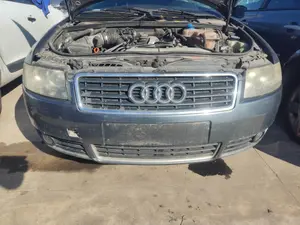 Foto de PARAGOLPES DELANTERO AUDI A4 CABRIOLET (8H) 2.5 V6 24V TDI (163 CV / 120 KW)