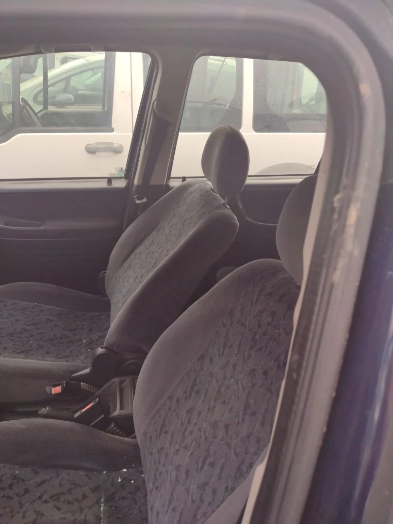 Foto de GOMAS CONTORNO PUERTA OPEL ZAFIRA A 2.0 DTI (101 CV / 74 KW)