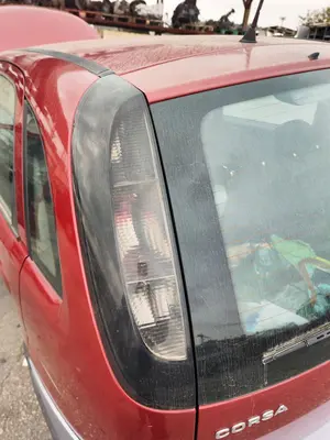 Foto de PILOTO TRASERO IZQUIERDO OPEL CORSA C 1.2 16V CAT (Z 12 XEP / LB4) (80 CV / 59 KW) referencia 93170222