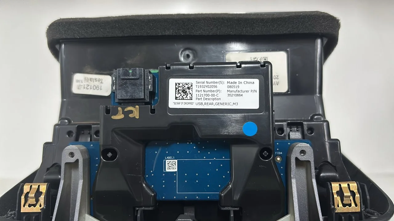 Foto de MODULO ELECTRONICO TESLA MODEL 3 eléctrico 258 kW (cont. 153 kW) (350 CV / 258 KW) referencia 112170000C