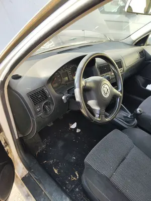 Foto de SALPICADERO VOLKSWAGEN GOLF IV BERLINA (1J1)(10.1997) 2.0  (116 CV / 85 KW)