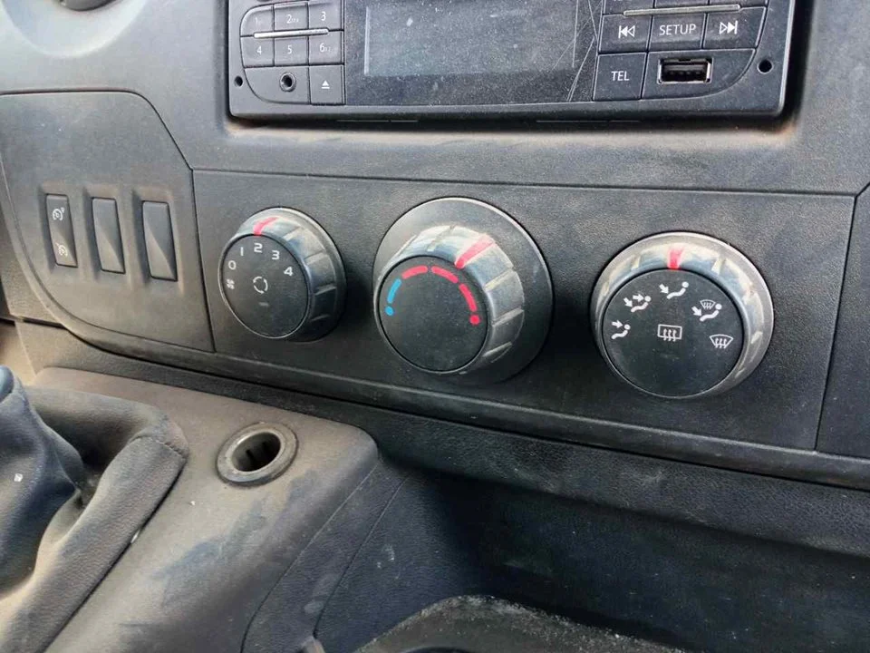 Foto de MANDO CALEFACCION / AIRE ACONDICIONADO NISSAN NV400 FURGON (X62) 2.3 dCi Diesel CAT (125 CV / 92 KW)
