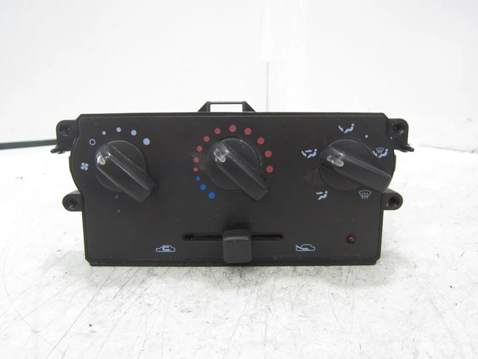 Foto de MANDO CLIMATIZADOR NISSAN MICRA (K11) 1.0 16V CAT (54 CV / 40 KW) referencia 7040230732