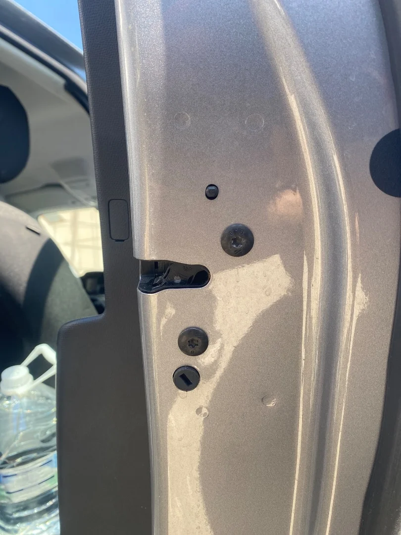 Foto de CERRADURA PUERTA TRASERA DERECHA PEUGEOT 208 (P2) 1.2 PureTech (74 CV / 55 KW)