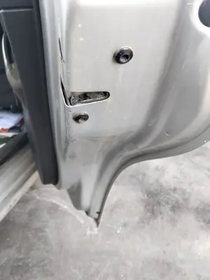 Foto de CERRADURA PUERTA TRASERA DERECHA SEAT CORDOBA BERLINA (6L2) 1.9 SDI (64 CV / 47 KW) referencia 3B4839015AN