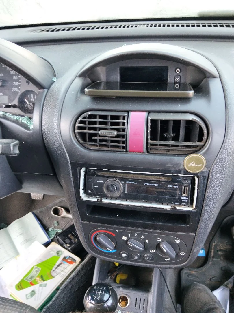 Foto de CONSOLA CENTRAL OPEL CORSA C 1.2 16V CAT (Z 12 XE / LW4) (75 CV / 55 KW)