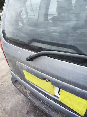 Foto de MOTOR LIMPIA TRASERO OPEL ZAFIRA A 2.0 DTI (101 CV / 74 KW)