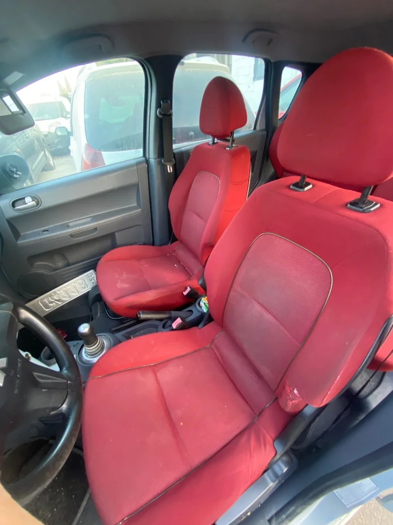 Foto de JUEGO ASIENTOS COMPLETO MITSUBISHI COLT CZ3 BERL. 5 (Z30A) 1.3 CAT (95 CV / 70 KW)
