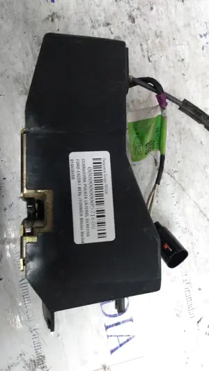 Foto de CERRADURA PUERTA LATERAL DERECHA FORD ESCORT BERL./TURNIER referencia 014A584SB